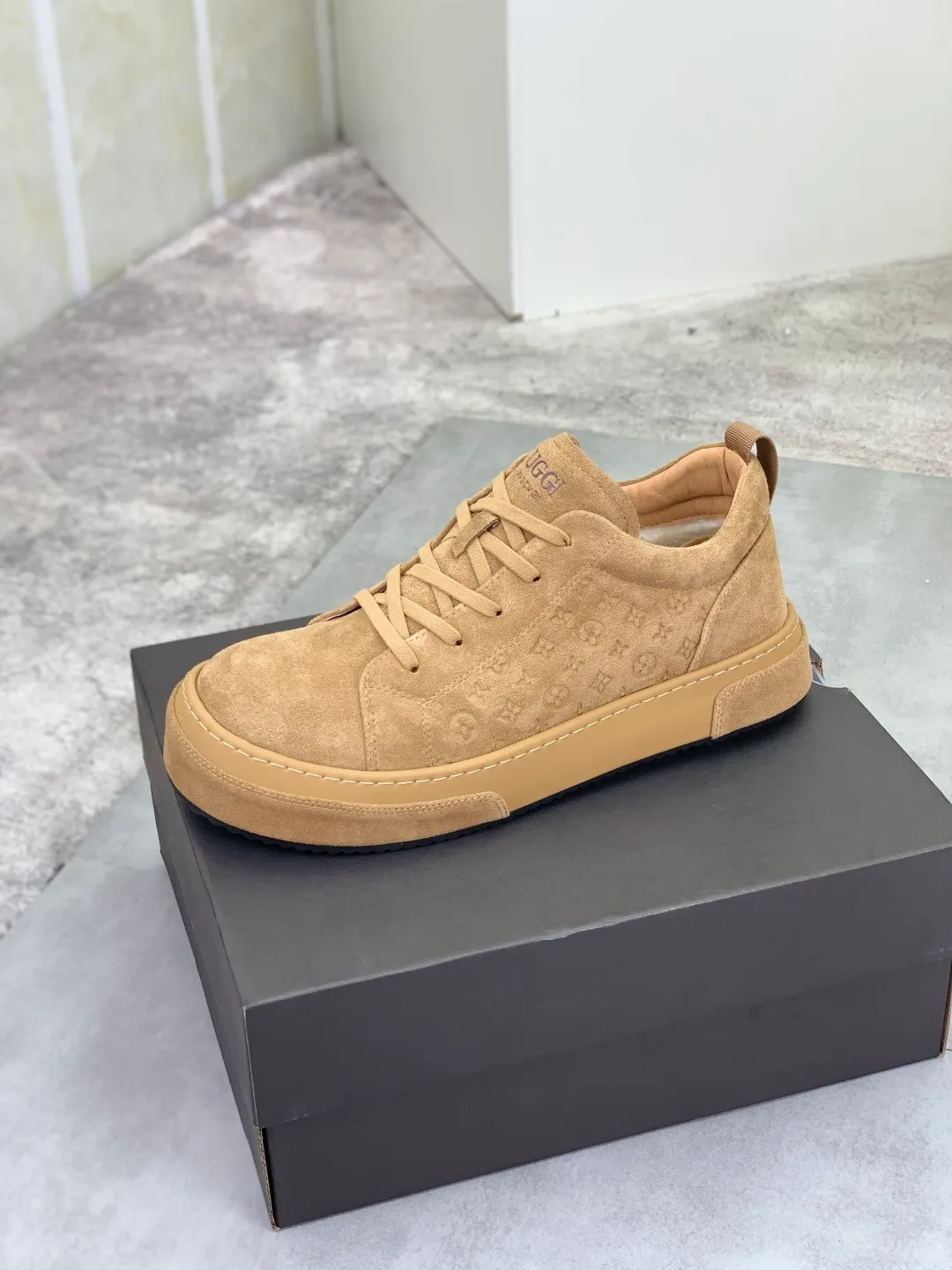 Men's men's shoes 💰P600 New arrival 🆕🆕🆕 IUGGI new retro presbyopic men's shoes Casual and versatile, full of high-end sense, fashionable and luxury style, joint model, retro presbyopic factor, full of handsome style, first layer suede cowhide, wool lining, rubber outsole, light and non-slip size: 39-44, three colors 9681-c22